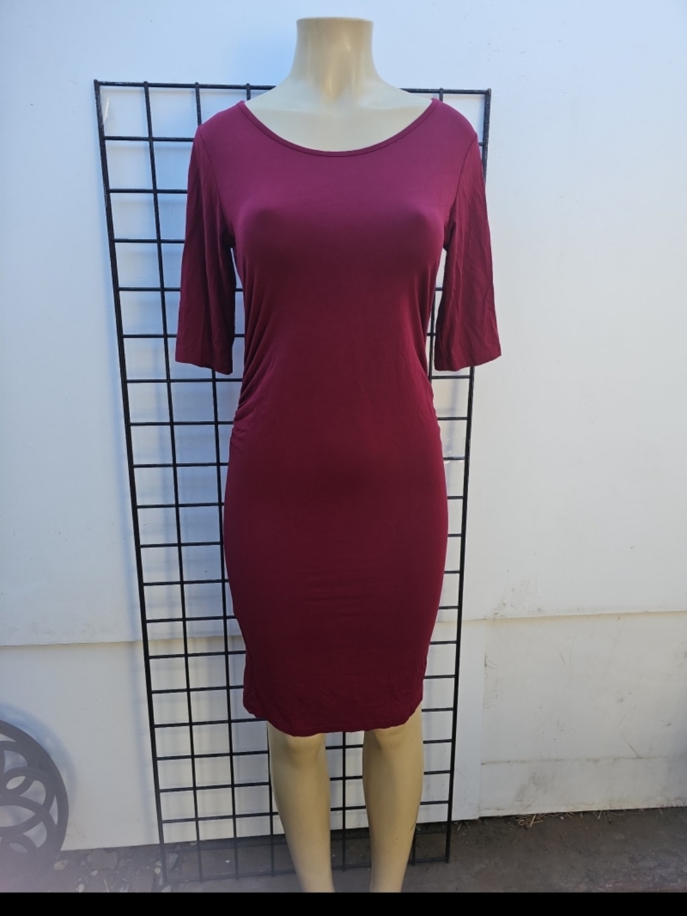 Women's Scoop-Neck Knee-Length Dress in Wine